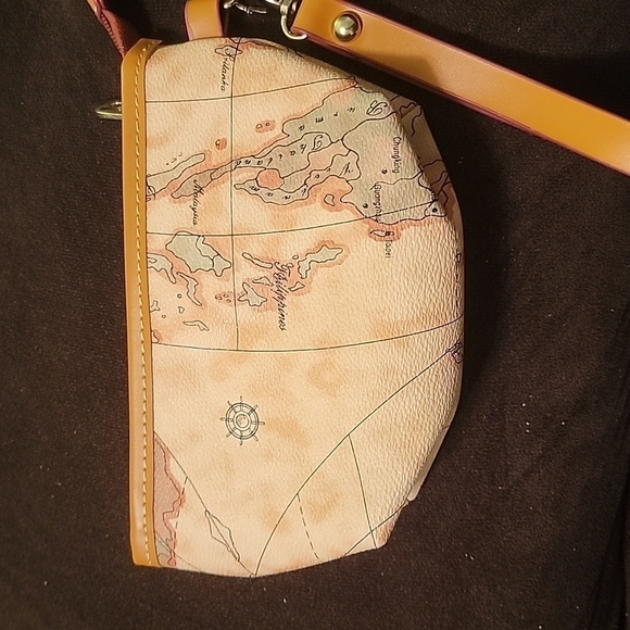 World Map Print Wristlet Case - Picture 1 of 4